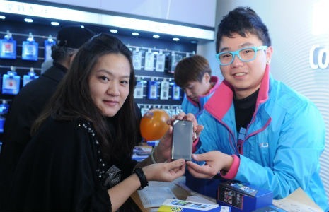 First-Lumia-710-customer First-Lumia-710-customer