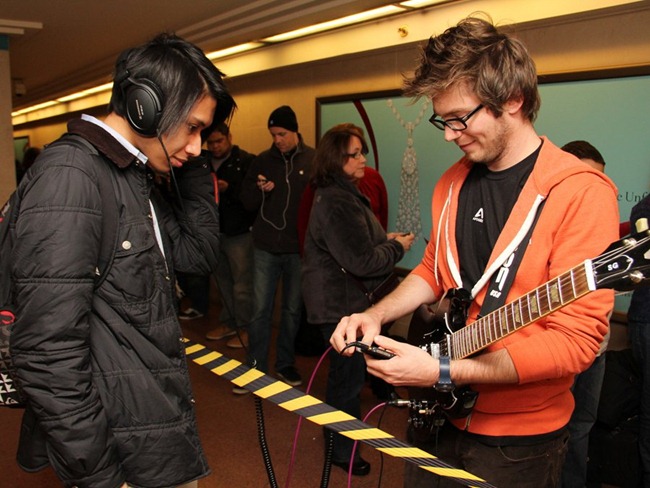 cody-cloe-from-apogee-was-there-to-show-apple-fans-his-mic-and-jam-devices-here-we-are-listening-to-some-music cody-cloe-from-apogee-was-there-to-show-apple-fans-his-mic-and-jam-devices-here-we-are-listening-to-some-music