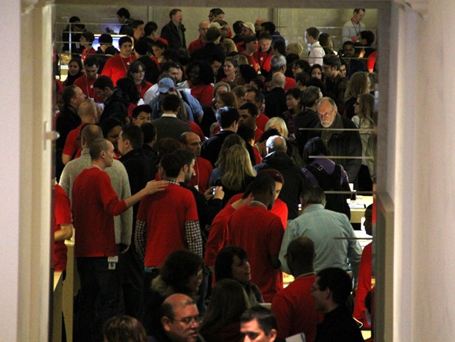 heres-the-view-from-the-end-of-the-hallway-it-was-packed heres-the-view-from-the-end-of-the-hallway-it-was-packed