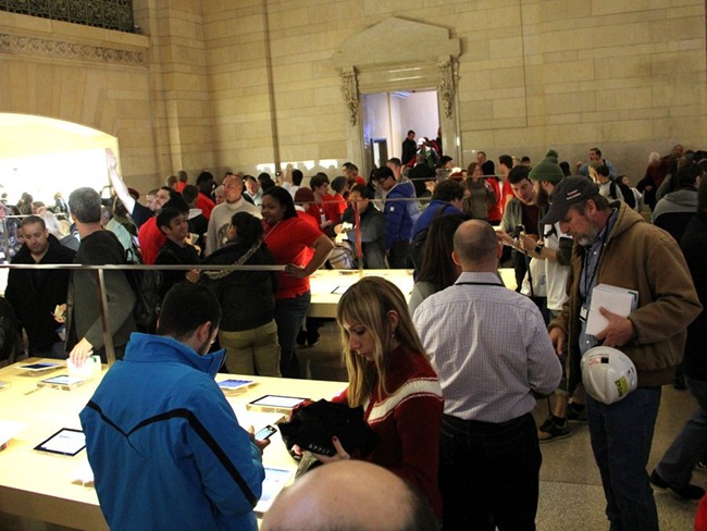 the-main-area-was-stuffed-and-loud the-main-area-was-stuffed-and-loud