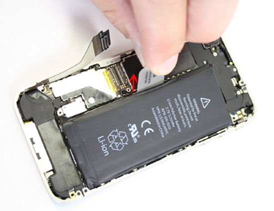 550x-iphone-4-battery-remov